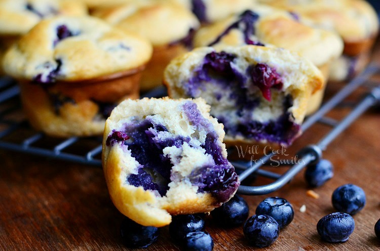 Vanilla-Blueberry-Muffins-3-from-willcookforsmiles.com-muffins-blueberry-vanilla